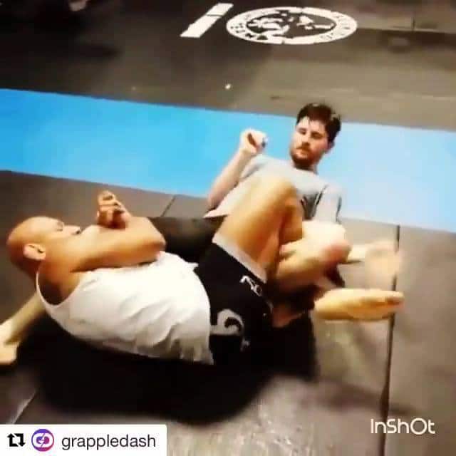 Quick Calf Slicer counter against De La Riva