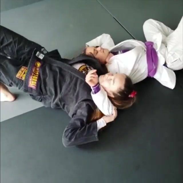 Dominyka Obelenyte - Loop Chokes