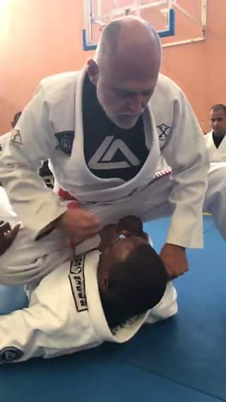 Mauricio Gomes - Knee on Chest Attacks