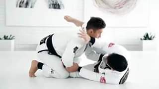 Gui Mendes - Kimura from bottom half guard