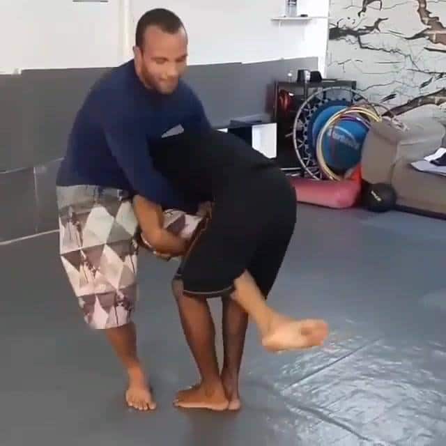 @danilosouzabjj shows a cool single leg takedown counter straight to a calf slice