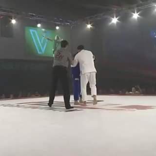 A sneaky trip triangle set up by @marcioandrejj
 Reposted from @bjj_training OOOOHHHH that's great leg sweep to jumping triangle
 by: @marcioandrejj
 ...