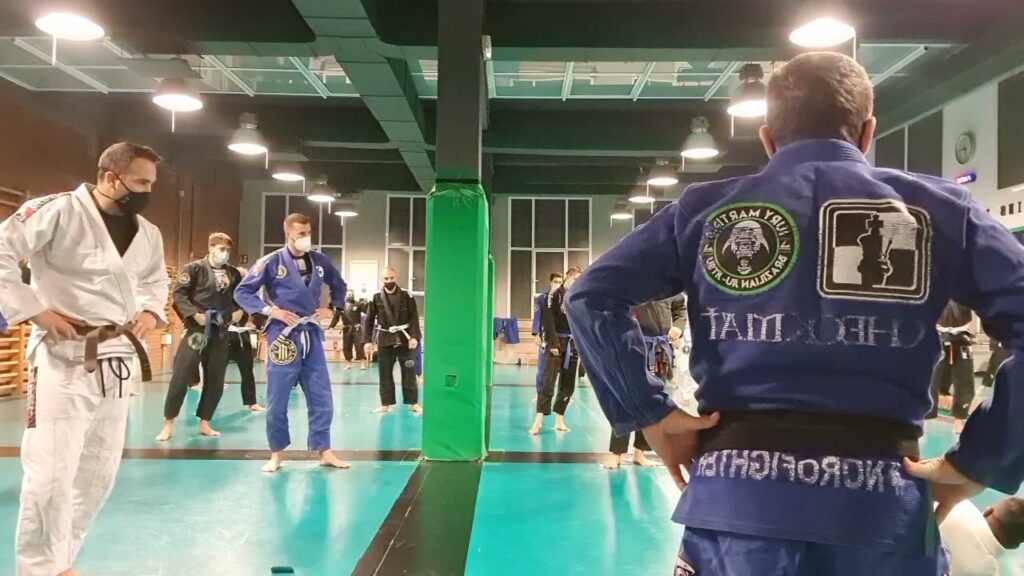 APRENDA COMO CAIR PARA NÃO SE MACHUCAR - FEUBJJ