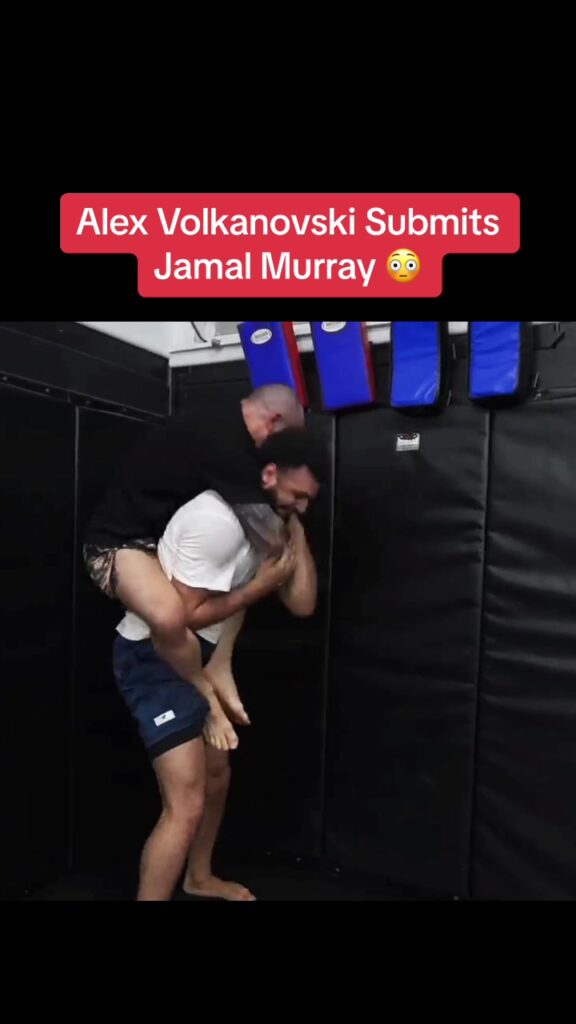 Alexander Volkanovski training with Jamal Murray.