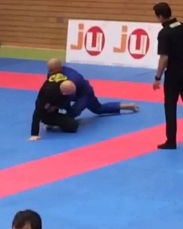 Amazing finish at Berlin Open by @robertnestorbjj 
#bjj #bjjberlin #bjjakademieb...