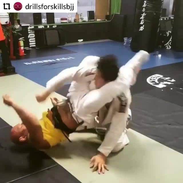 Armbar & Triangle no hands drill by Jimmy Jarquin.