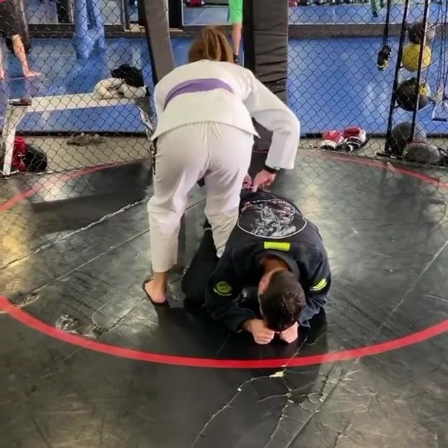 Armlock from turtle by @desireefavoreto