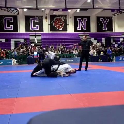 Beautiful Flying Armlock by @carrilhojj