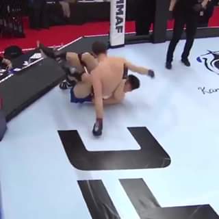 Berimbolo in an MMA fight!