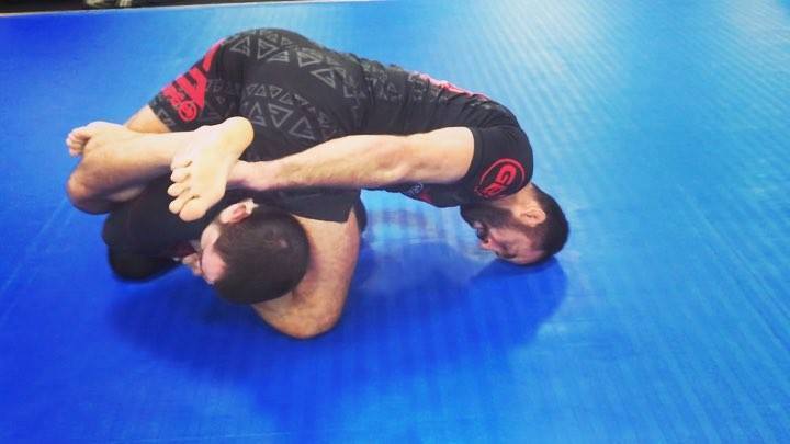 Brauilio Estima - Inverted triangle trapHow to set up an Inverted triangle trap ...