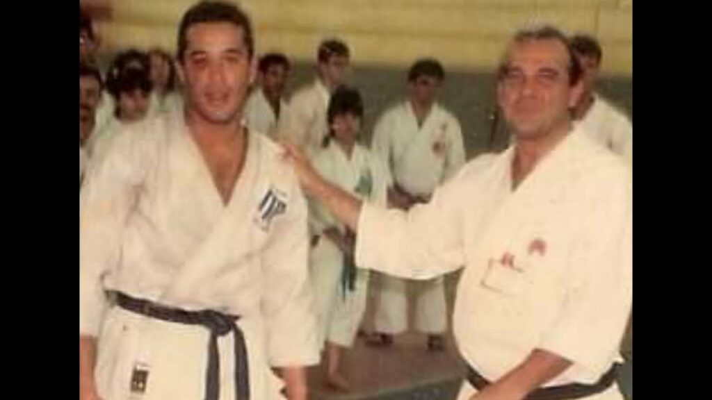 CAMPEÃO DE KARATE SE NEGA PAGAR A PRANCHA QUEBRADA E FICA POR ISSO MESMO.