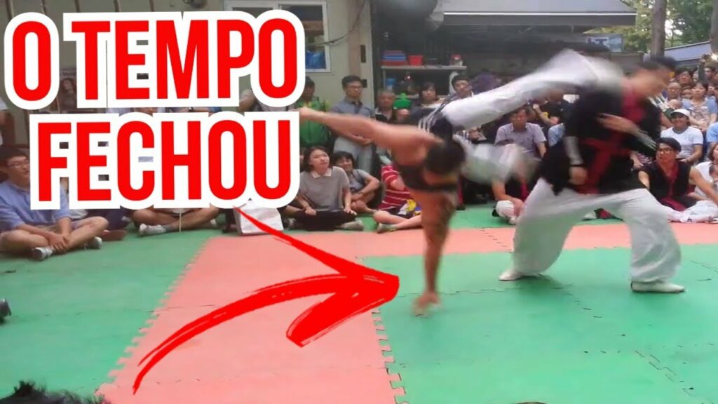 CAPOEIRISTA INVADE TATAME DE TAEKWONDO NA COREIA E PARTE PRA CIMA