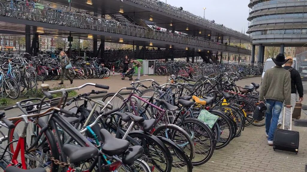 CEMITÉRIO DE BICICLETAS PEGUE UMA PRA VC É DE GRAÇA