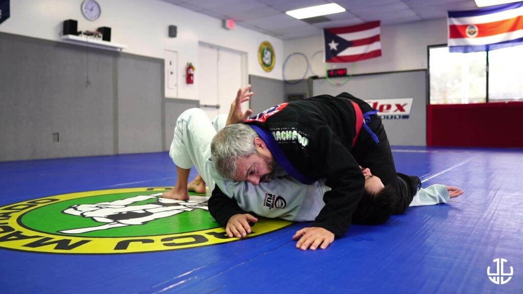 Carlos Machado - Coral Belt - teaches an in-depth shoulder trap with various sub...