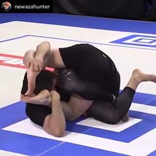 Checkout this awesome bodylock counter with a rolling heel-hook entry by @tazagar