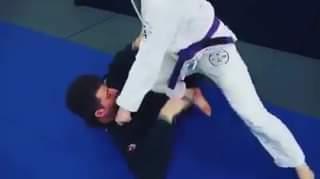 Countering knee on belly with a sneaky kneebar!