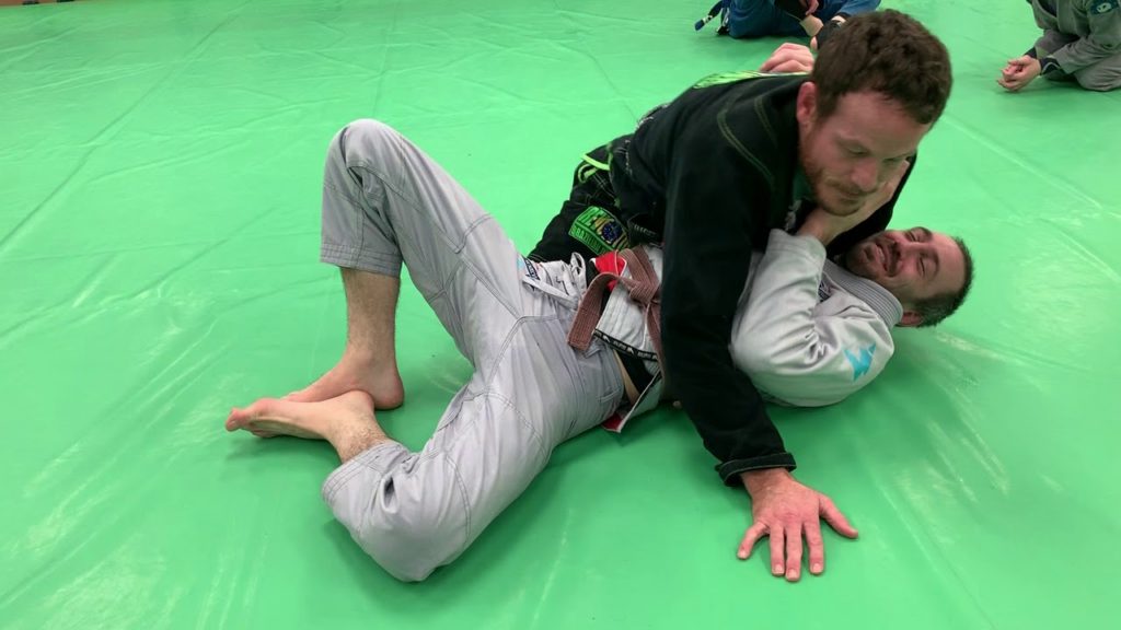 Crossfacing to pass half guard - Straight to Mount