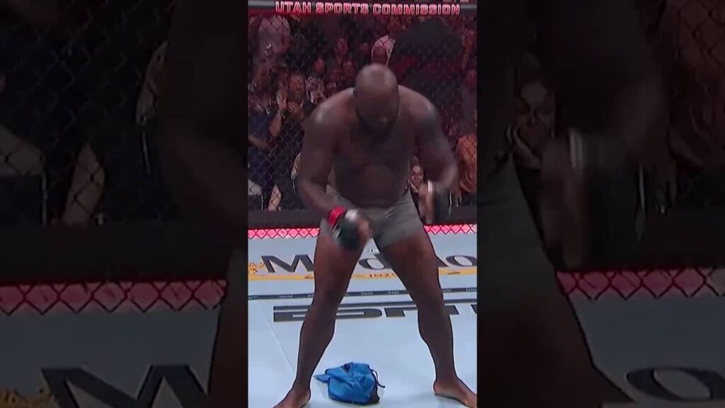 Derrick Lewis throws so hot 🔥 he has to drop his shorts