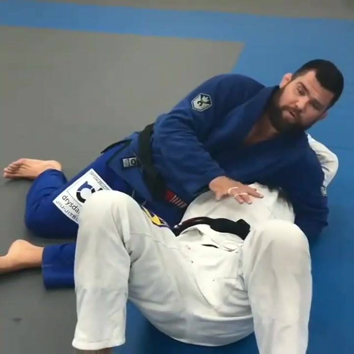 Did you check this choke from side control by black belt @robertdrysdalejj ?