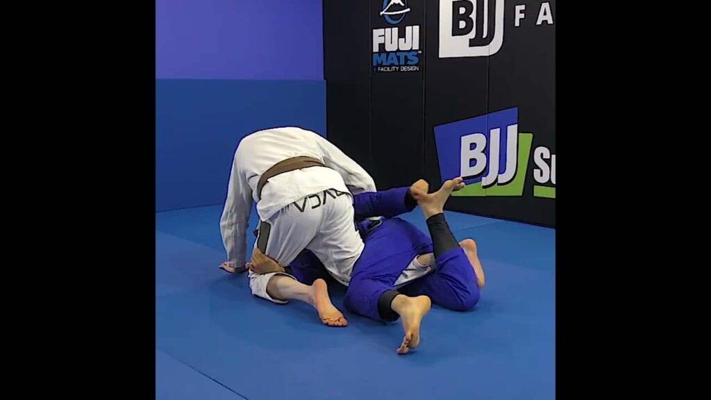 ENTRY INTO KNEE TWIST HALF GUARD - Jake Mackenzie