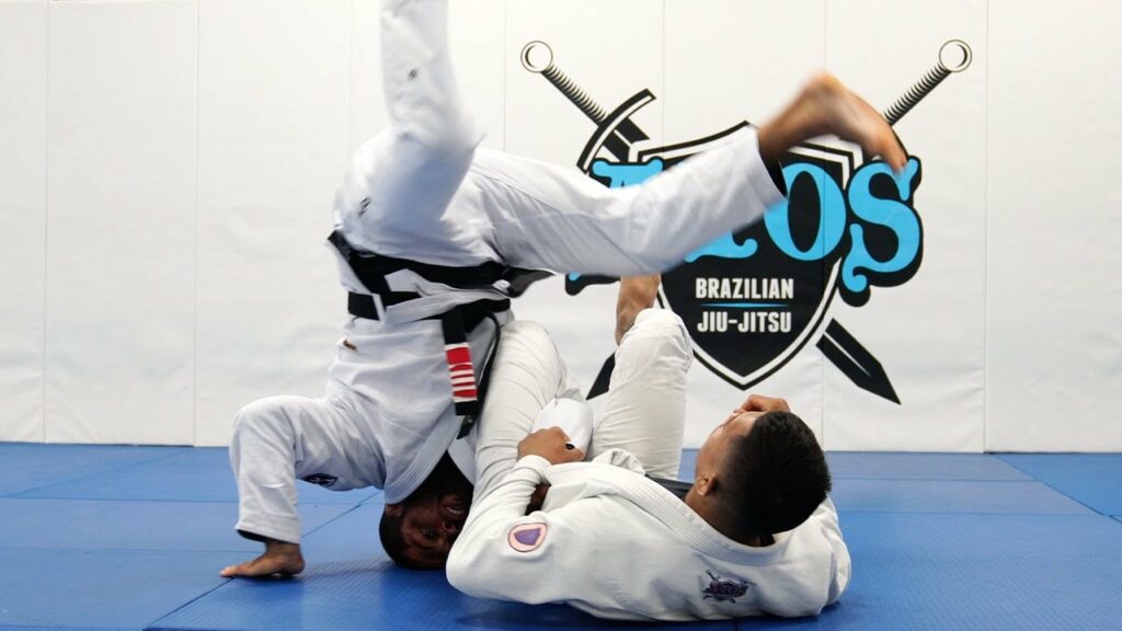 Effective Omoplata Defense - Andre Galvao