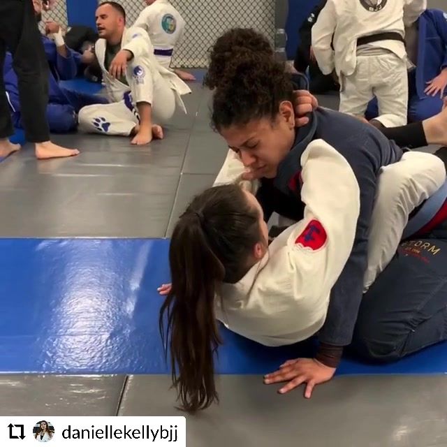 Ezekiel choke variation using the lapel, by Danielle Kelly.