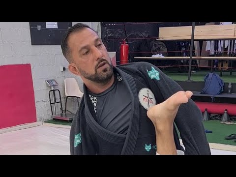 Famosa passagem da guarda aranha 🕷aula prática jiujitsu simples e fácil