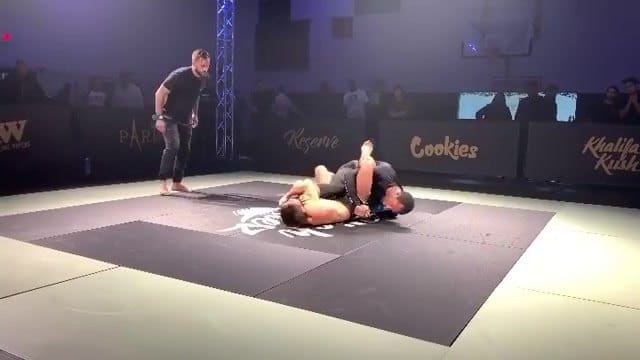 Flying Kneebar Attempt