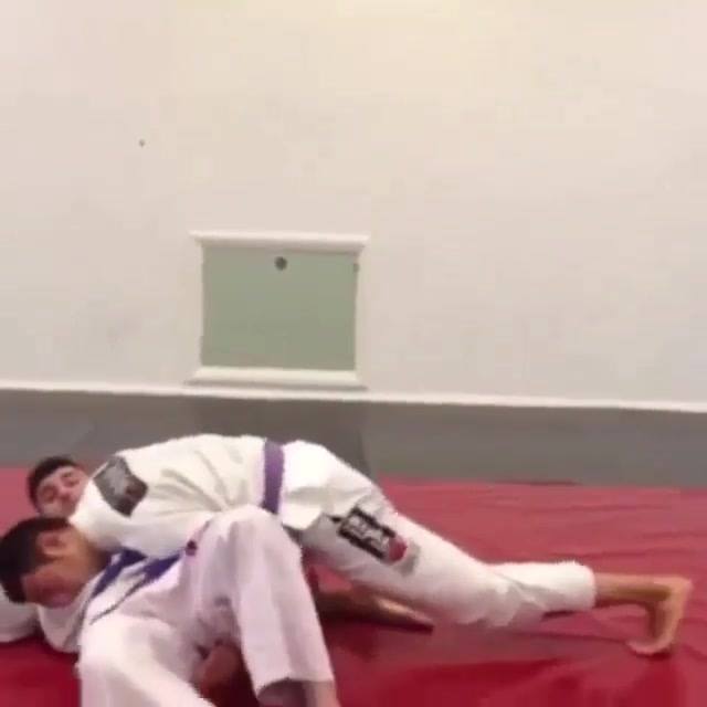 Flying Omoplata