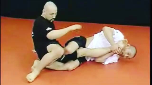 Flying Triangle bait to Kneebar by Masakazu Imanari