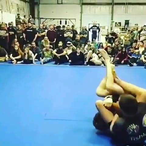 Flyng ArmbarScissor Choke