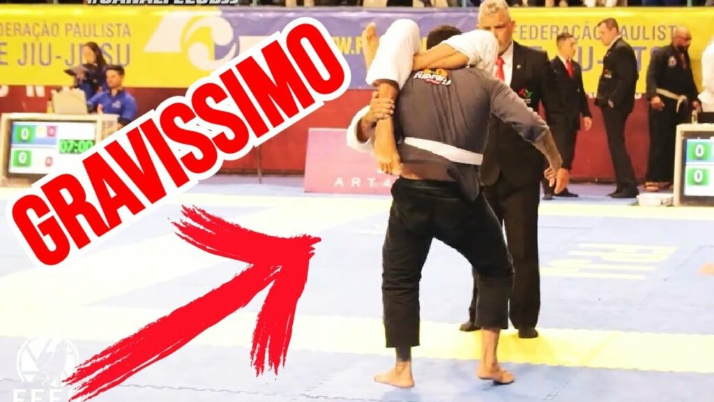 GRAVÍSSIMO BATE ESTACA EM FAIXA BRANCA DE JIU JITSU