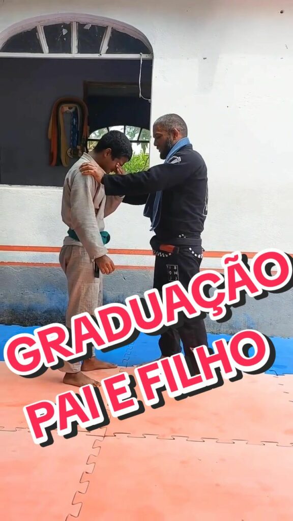 Graduação emocionante pai e filho    -  Exciting graduation father and son