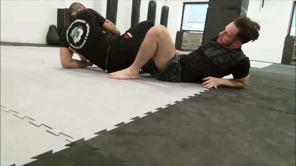 Guard Attack to Leglock (Kneebar/Heelhooks)by @abelbjj