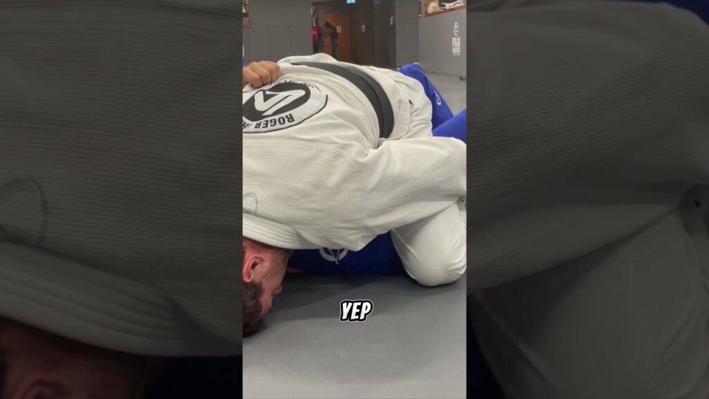 Have you seen this detail from Roger Gracie To Get The Mount?     #bjjblackbelt #bjjwhitebelt