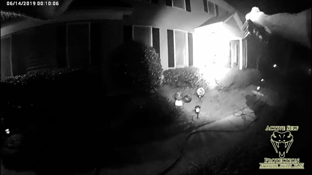 Homeowner Makes The Worst Mistake When Police Knock On The Door