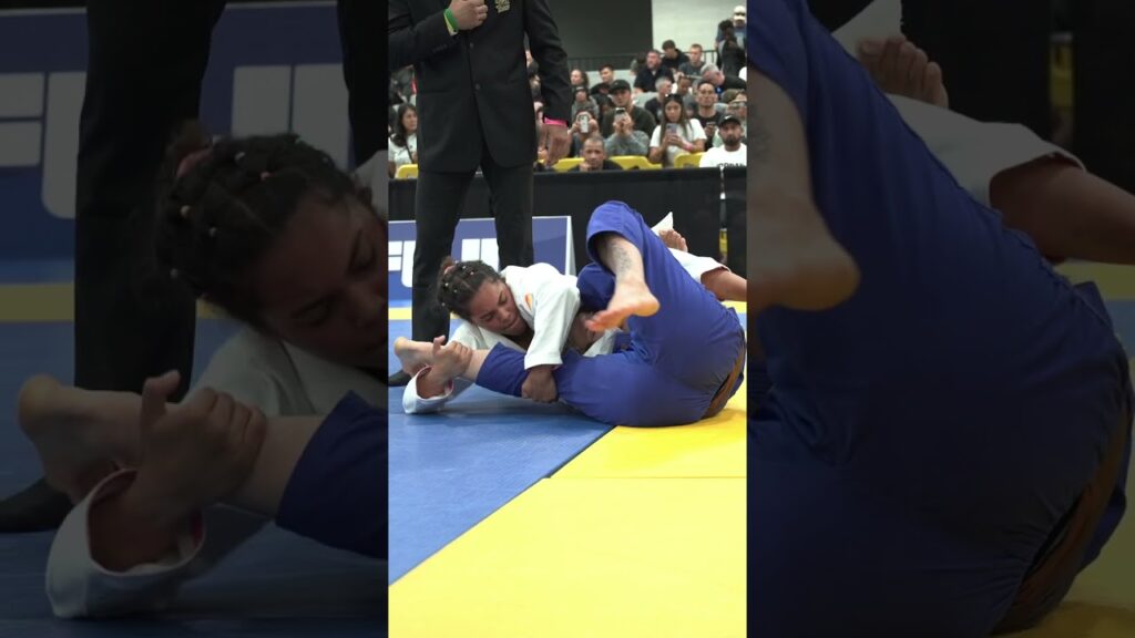 INSANE KNEE BAR BY SARAH GALVAO 🔥 @ibjjf  Jiu-Jitsu Con #jiujitsu #bjj #shorts