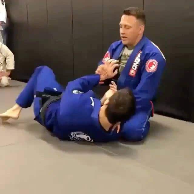 In the lab with Master @renzograciebjj. 
 .
 .
 Tag a training partner ⁣
 .
...