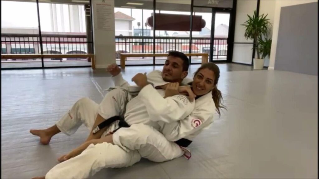 Jiu-Jitsu: 3 ataques rápidos da guarda com Antônio e Mari Cicconi