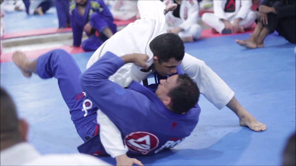 Jiu-Jitsu: Romulo Barral ensina detalhes do triângulo na Alliance Acqua