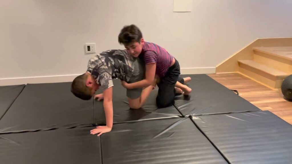 Jiu-jitsu kid vs wrestler kid - Uses half Guard to get on top and take the back