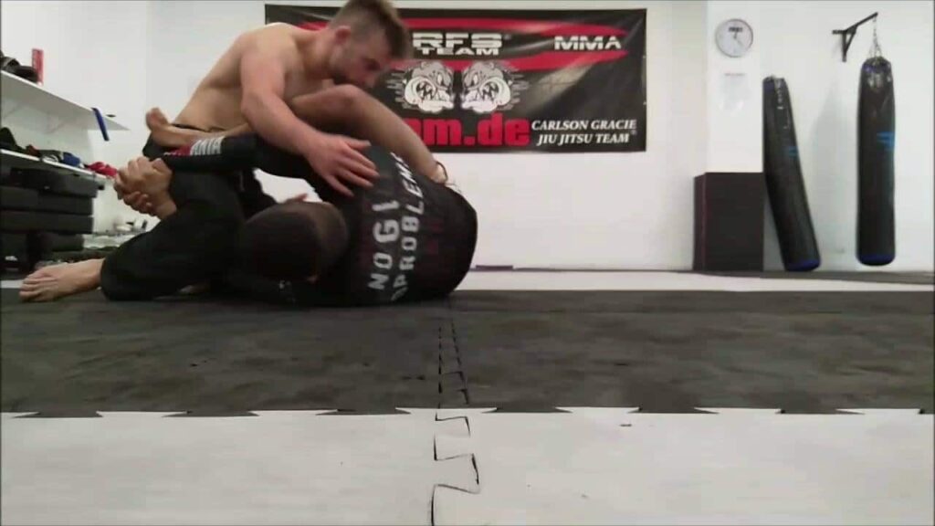 Knee Shield Sweep into Outside Heelhook by @abelbjj 
Knee Shield Sweep into Outside Heelhook by @abelbjj