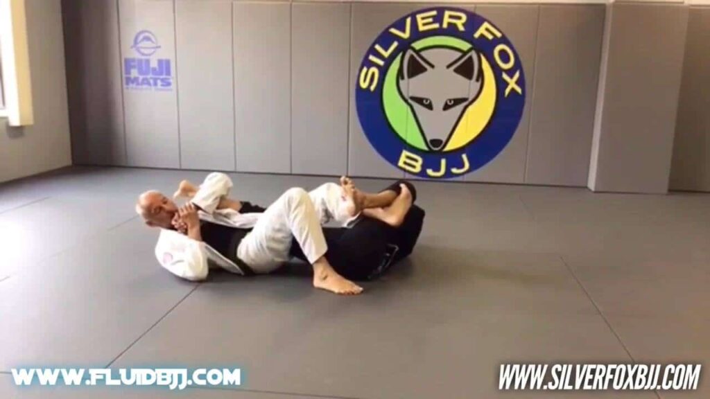 Kneebar against the lapel guard #FluidBJJ #SilverFoxBJJ #ROLLwithTheFox
 #LapelG...