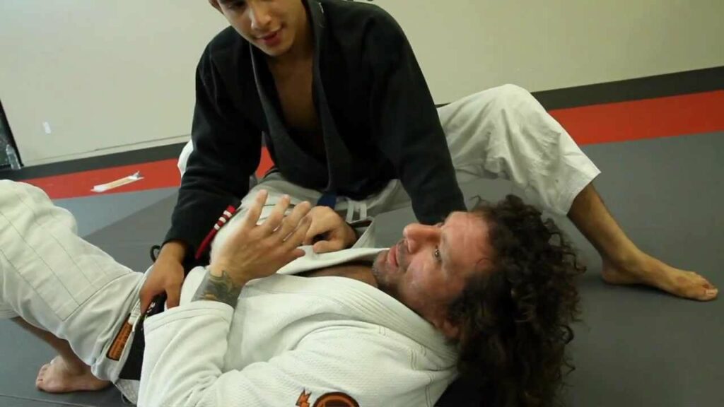 Kurt Osiander's Move of the Week - Knee on Belly Defense