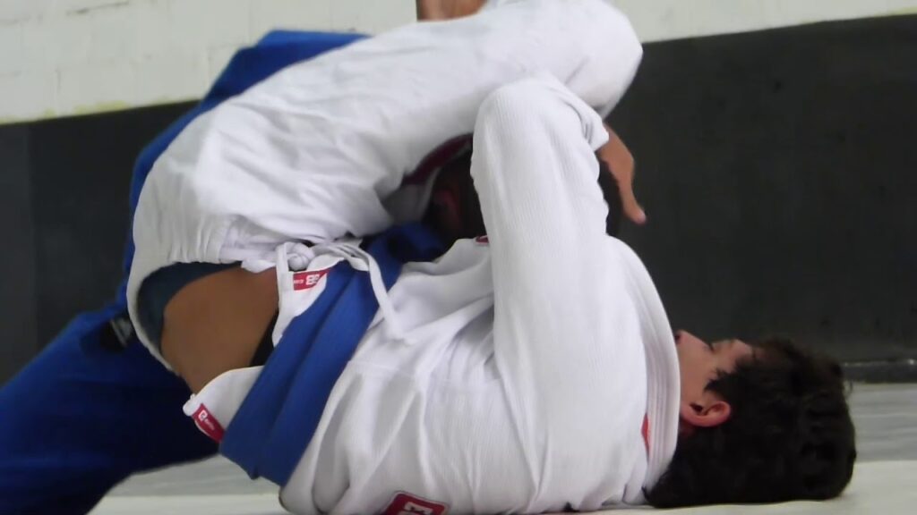 LUTA DE JIU JITSU COM VARIAÇÃO DO TRIANGULO PARA ARMLOCK SELETIVA FEU BJJ