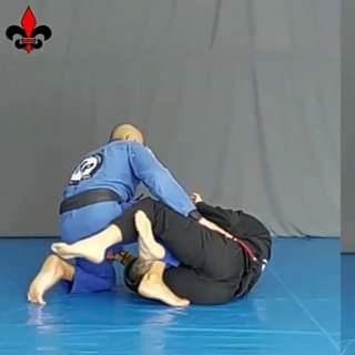 Leg Lock partindo da meia guarda por cima, de @luizpereirajj 
 -
 Leg Lock from