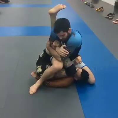 Leg lock vs deep half