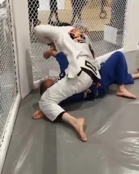 Legpick to knee on belly to armbar!