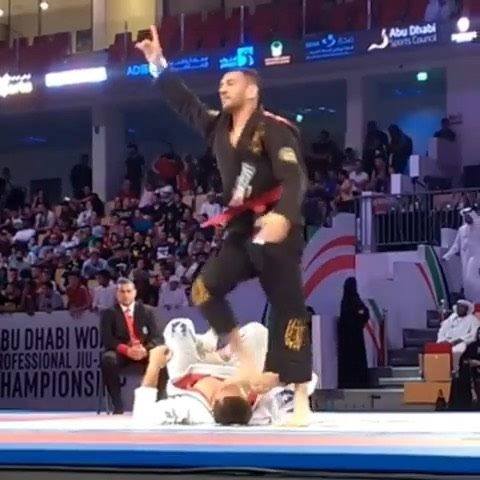 MAO DE VACA
 —
 —
 @renatocardosojj
 —
 —
 #chokelab 
 #chokelaboratory 
 #c...