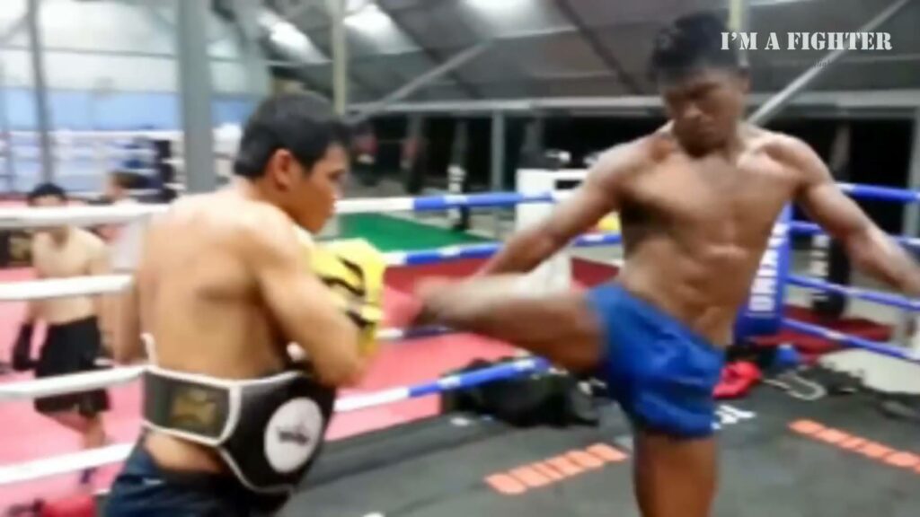 Muay Thai Motivation - Training Buakaw